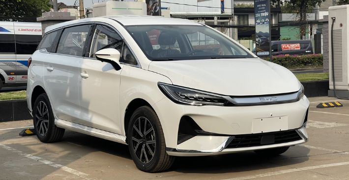 uu-dai-dac-biet-khi-mua-xe-byd-m6-trong-thang-8