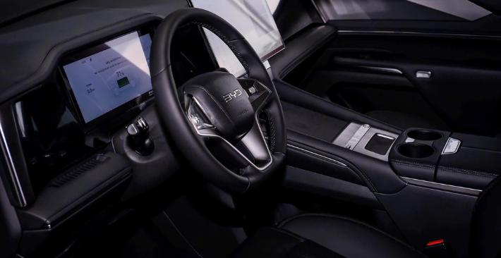 byd-m9-chuyen-co-mat-dat-sap-cap-ben-viet-nam