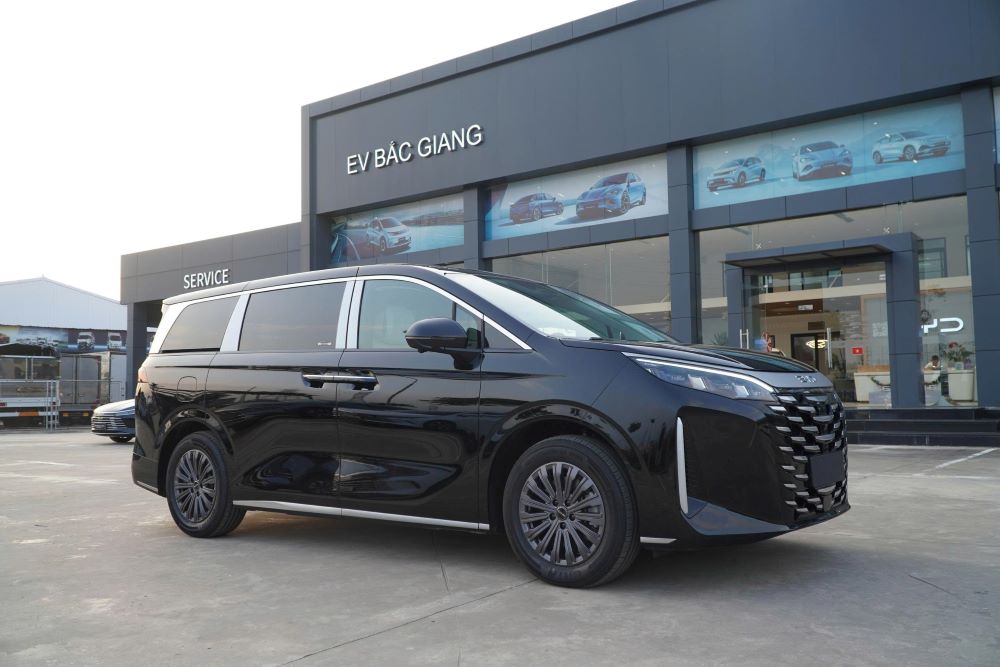 tan-binh-byd-m9-khuay-dao-thi-truong-mpv