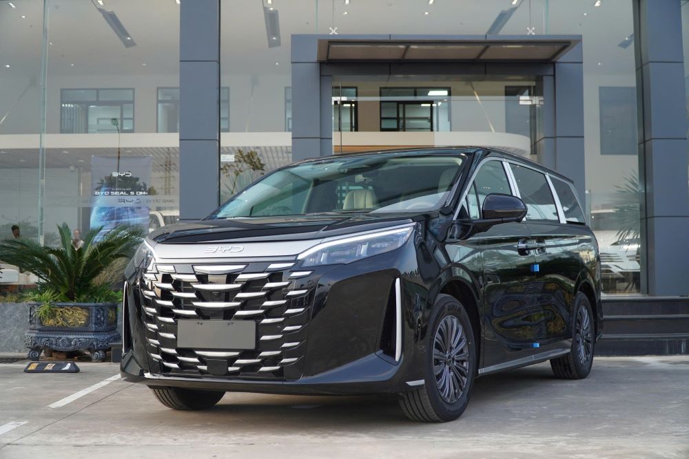 tan-binh-byd-m9-khuay-dao-thi-truong-mpv