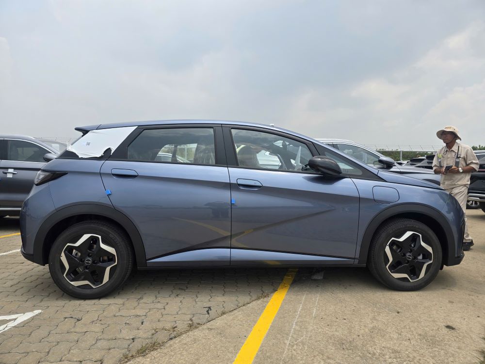 so-sanh-byd-dolphin-va-geely-ex2