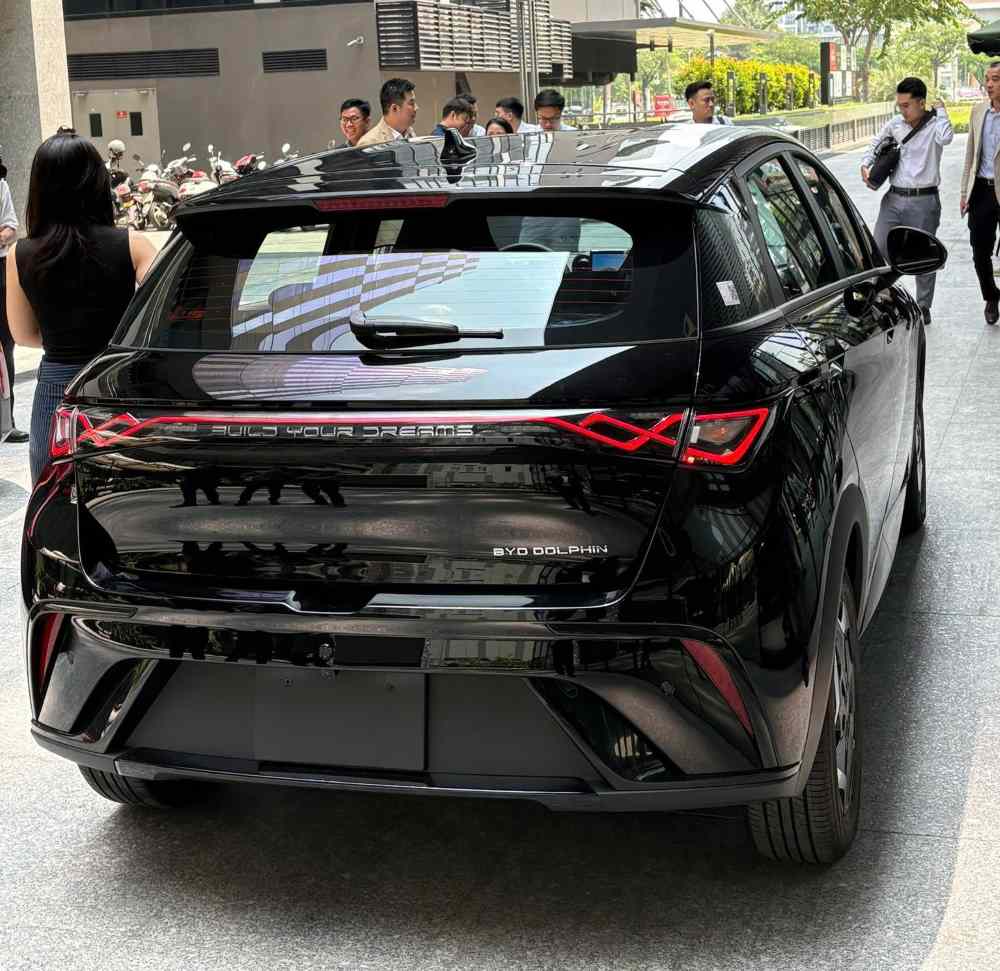 so-sanh-byd-dolphin-va-e-geely-ex2