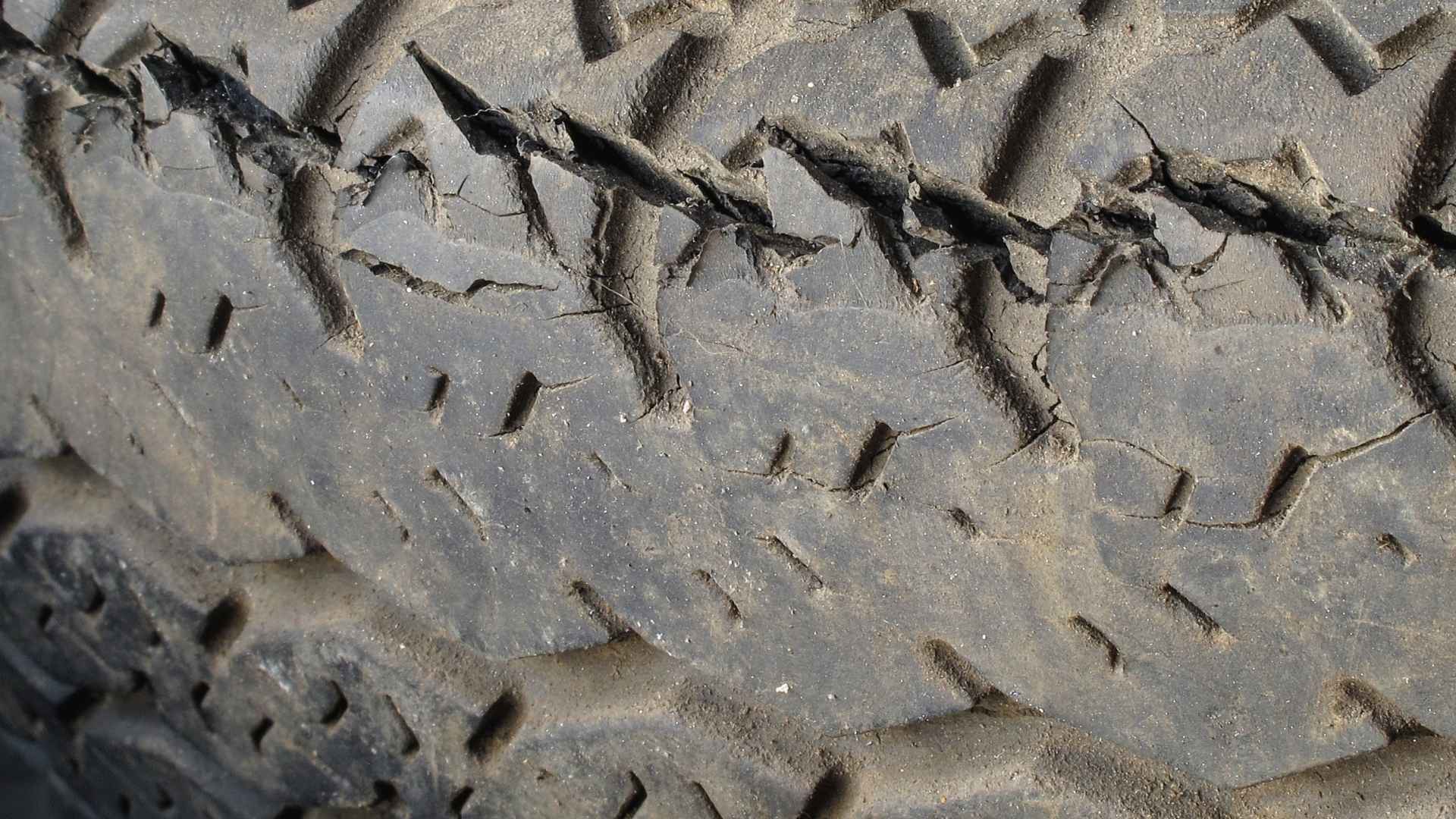 dau-hieu-canh-bao-tu-lop-xe-byd-bac-giang