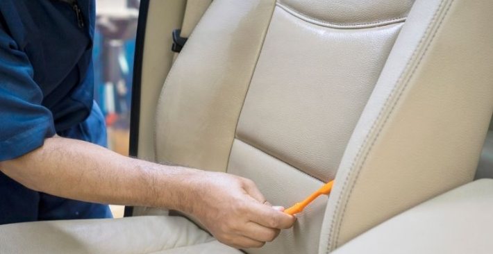 huong-dan-ve-sinh-va-duong-ghe-da-o-to-tai-nha (1)