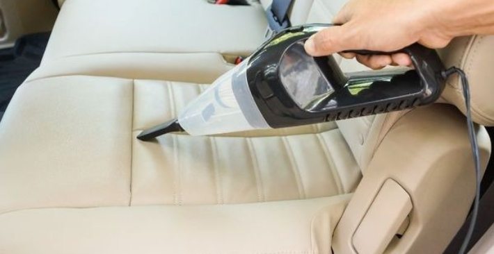 huong-dan-ve-sinh-va-duong-ghe-da-o-to-tai-nha (1)