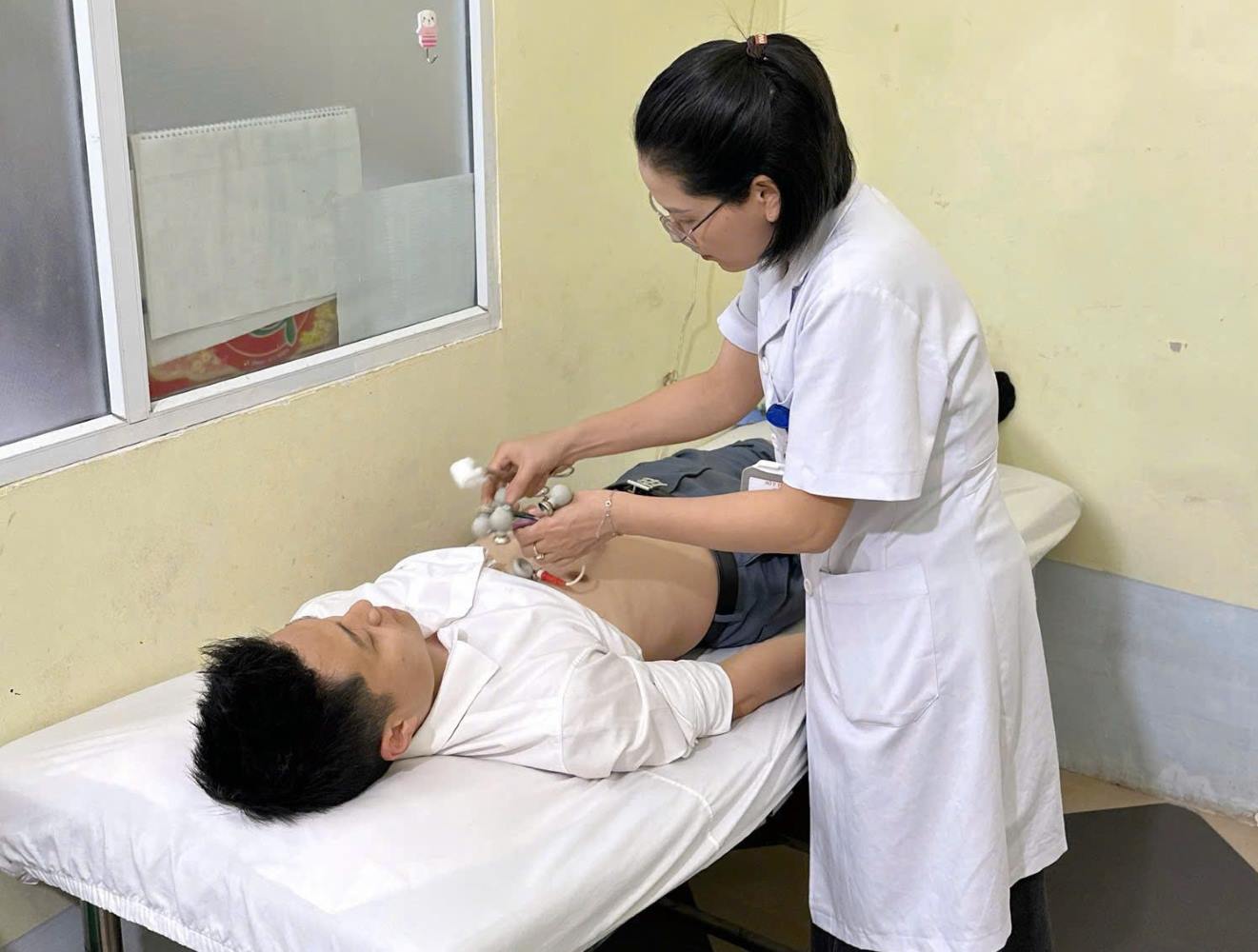 cham-soc-suc-khoe-cbnv-byd-bac-giang