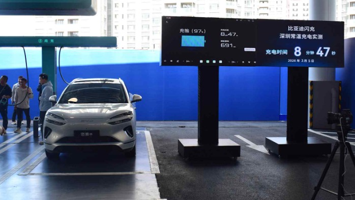 BYD-ra-mat- pin Blade-sac-pin-chi- trong-9 phut