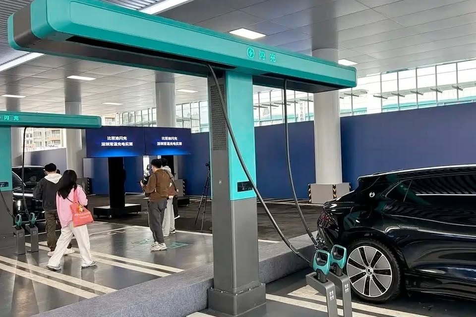 BYD-ra-mat- pin Blade-sac-pin-chi- trong-9 phut