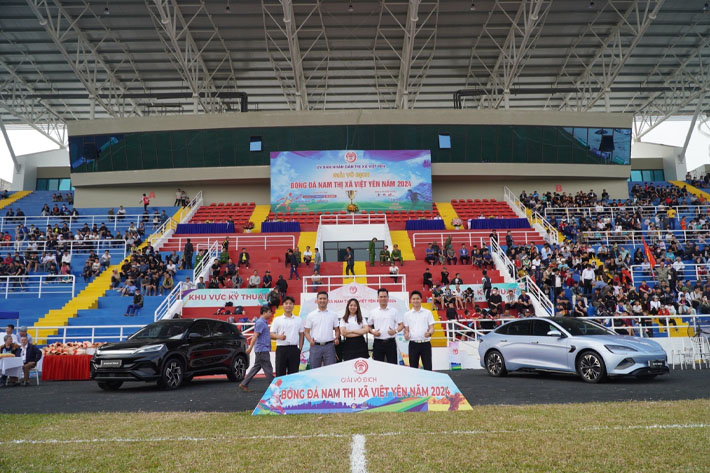 Byd-ev-bac-giang-dong-hanh-cung-giai-vo-dich-bong-da-nam-thi-xa-viet-yen-2024-3