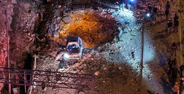 BYD Atto 3 bị tên lửa nổ bên cạnh, vẫn bảo toàn khoang ca-bin và người ngồi trong