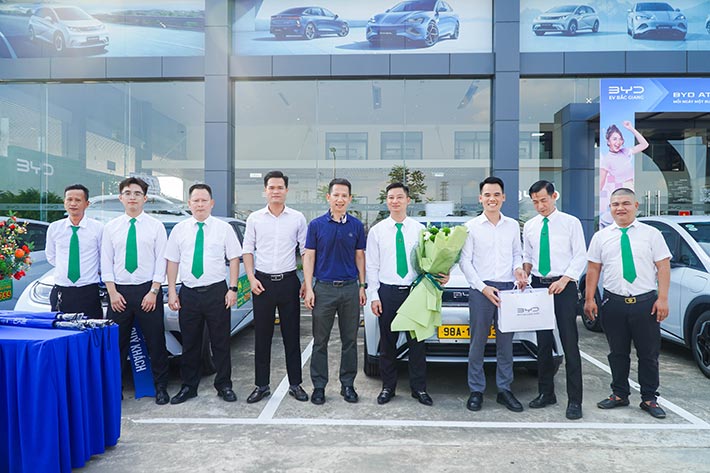 byd-bac-giang-ban-giao-xe-dien-dolphin-cho-taxi-mai-linh